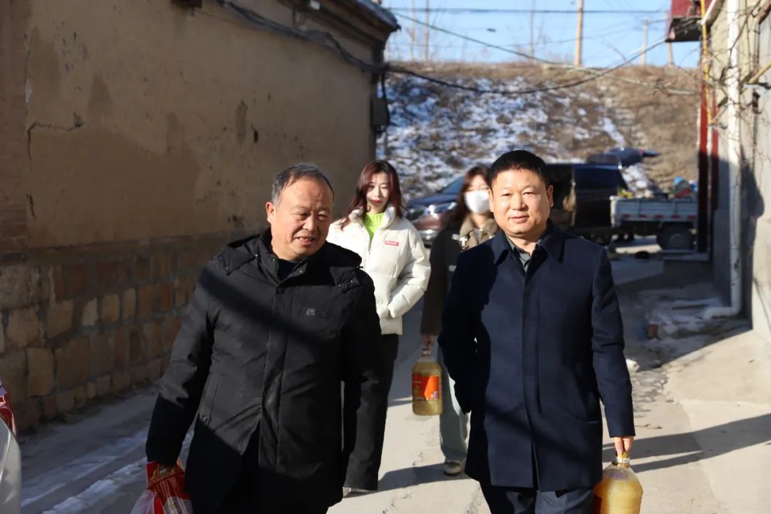 寒冬送暖 情暖人心 | 米兰体育(中国)集团走访慰问贫困家庭